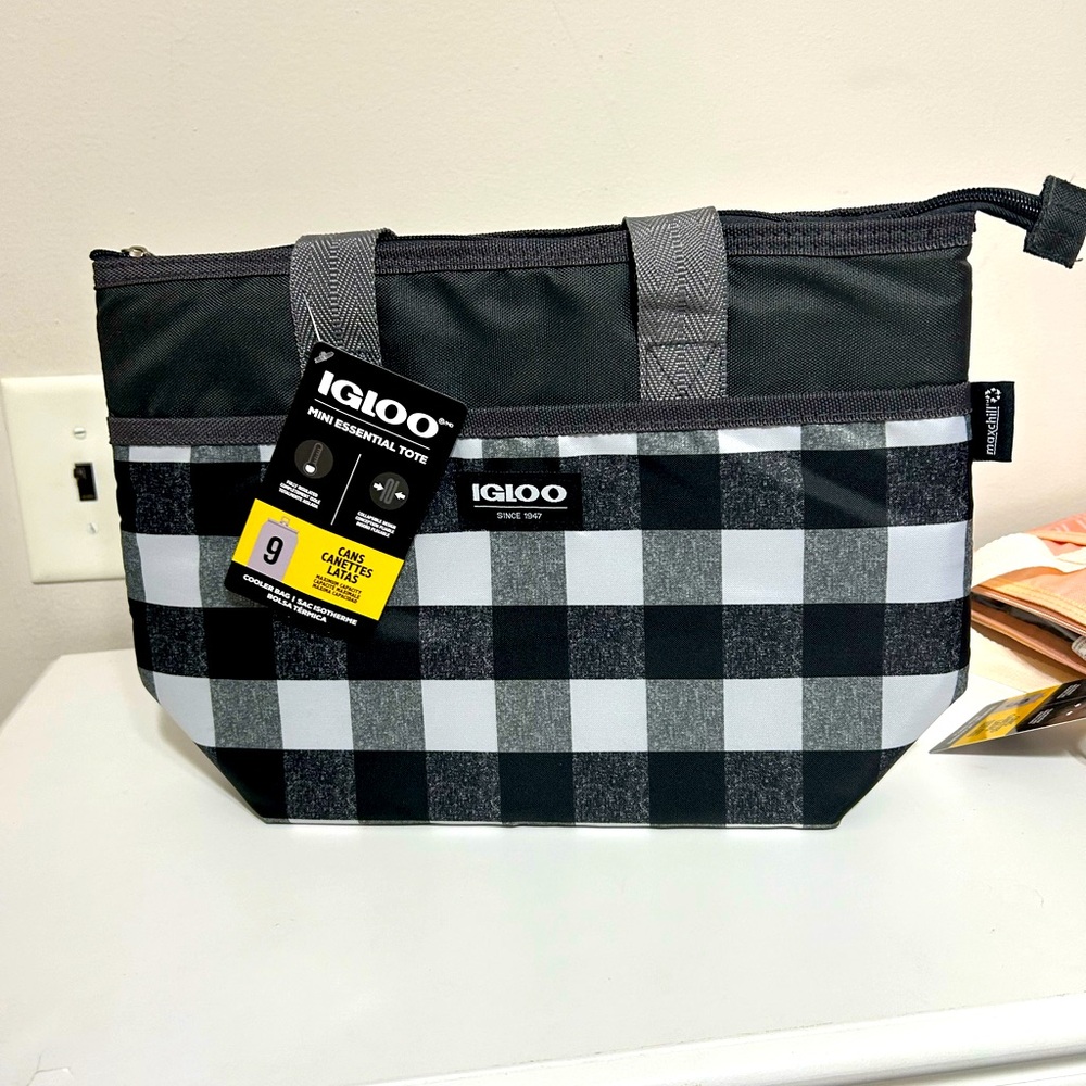 TWO Igloo Coolers, Black‎ and White Gingham and Peach - Picture 2 of 14